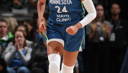 爱游戏正版-统治力！科利尔成WNBA史上首位单节送5抢断2盖帽的球员