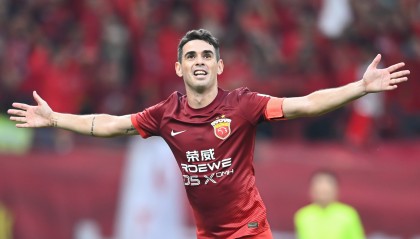 爱游戏平台-记者谈奥斯卡退役：他与海港、球迷乃至这座城市如家人般密不可分